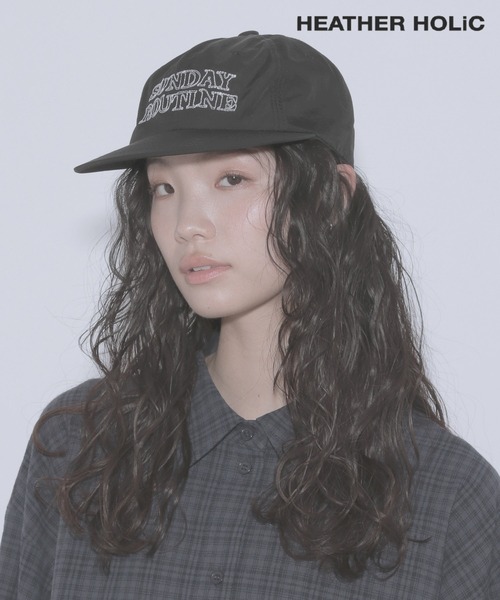 Heather（ヘザー）の「HOLiC ロゴCAP　325861（キャップ・レディース・ブラック/ブルー・ONE SIZE）」の2枚目の写真