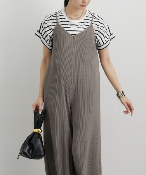 nissen（ニッセン）の「プリーツワイドサロペットパンツ（サロペット/オーバーオール・レディース・チャコールグレー/ブラック/モカ・M/L）」の5枚目の写真