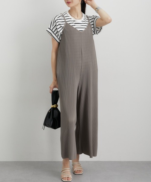 nissen（ニッセン）の「プリーツワイドサロペットパンツ（サロペット/オーバーオール・レディース・チャコールグレー/ブラック/モカ・M/L）」の7枚目の写真