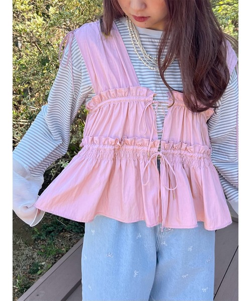 Samansa Mos2(サマンサ モスモス)の「前後2WAYシャーリングリボンベスト(ベスト・レディース・オフホワイト/ブラック/ピンク・F)」の1枚目の写真