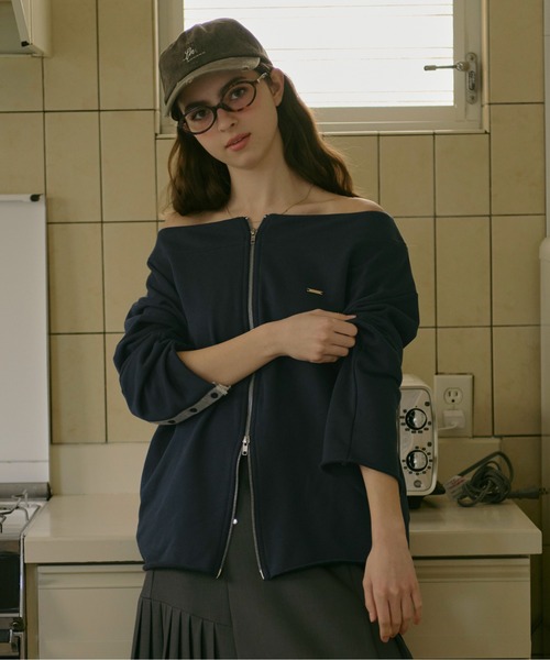loin nuit(ロワンニュイ)の「back open zip sweat / バックオープンジップスウェット(スウェット・レディース・ネイビー/グレー・FREE)」の2枚目の写真