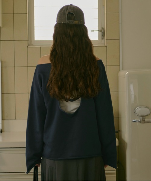 loin nuit(ロワンニュイ)の「back open zip sweat / バックオープンジップスウェット(スウェット・レディース・ネイビー/グレー・FREE)」の4枚目の写真