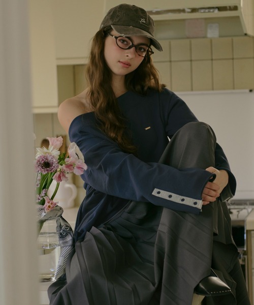 loin nuit(ロワンニュイ)の「back open zip sweat / バックオープンジップスウェット(スウェット・レディース・ネイビー/グレー・FREE)」の7枚目の写真