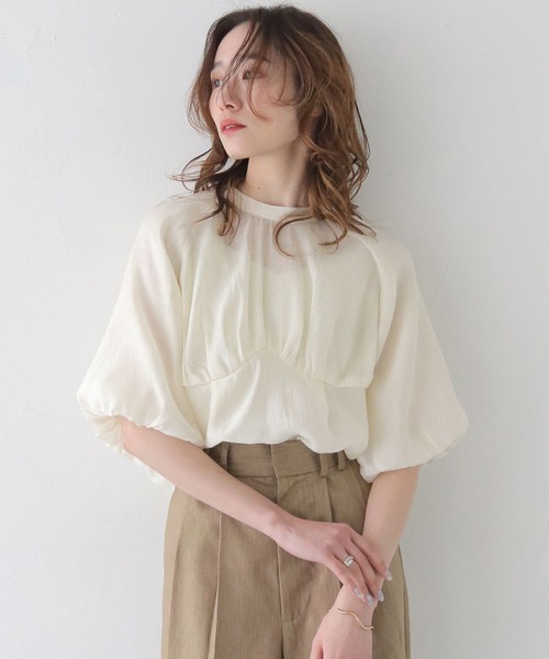 CLEIO（クレイオ）の「【CLEIO】パフスリーブカップデザインシアーブラウス PUFF SLEEVE CUP DESIGN SHEER BLOUSE/940-13608（Tシャツ/カットソー・レディース・ベージュ/アイボリー/サックスブルー・FREE）」の2枚目の写真