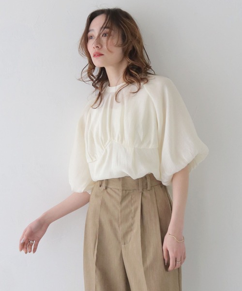 CLEIO（クレイオ）の「【CLEIO】パフスリーブカップデザインシアーブラウス PUFF SLEEVE CUP DESIGN SHEER BLOUSE/940-13608（Tシャツ/カットソー・レディース・ベージュ/アイボリー/サックスブルー・FREE）」の5枚目の写真