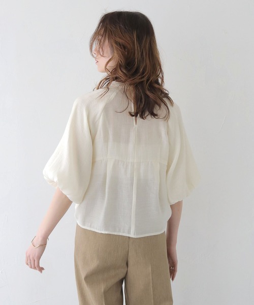 CLEIO（クレイオ）の「【CLEIO】パフスリーブカップデザインシアーブラウス PUFF SLEEVE CUP DESIGN SHEER BLOUSE/940-13608（Tシャツ/カットソー・レディース・ベージュ/アイボリー/サックスブルー・FREE）」の9枚目の写真