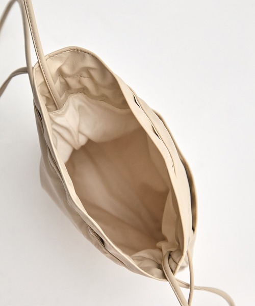 beautiful people（ビューティフルピープル）の「【beautiful people/ビューティフルピープル】《STUDIOUS別注》《新型》2WAYショルダー巾着バッグ（ショルダーバッグ・レディース・ブラック/ベージュ/シルバー/ブラウン・FREE）」の18枚目の写真