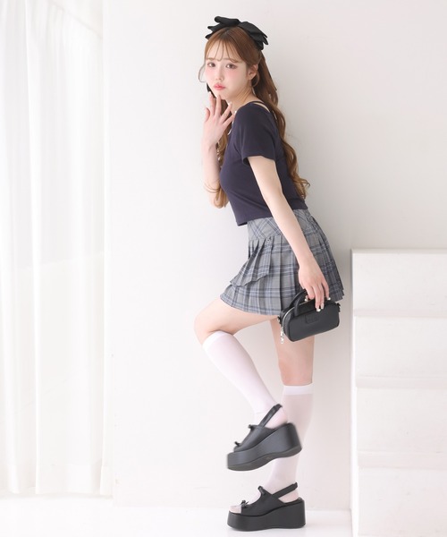 one after another NICE CLAUP（ワンアフターアナザーナイスクラップ）の「【サイズ展開あり】チャーム付きイレヘムプリーツスカート（スカート・レディース・ブラック/グレー系その他/杢グレー/ネイビー・SMALL/MEDIUM）」の6枚目の写真