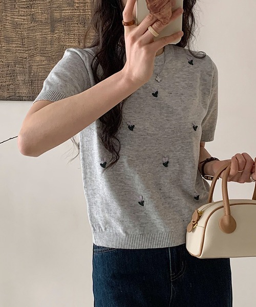 BANICO(バニコ)の「ハート刺繍入り半袖ニットトップス (SS)(ニット/セーター・レディース・ネイビー/グレー/ライトベージュ/ピンク/ブルー・FREE)」の8枚目の写真