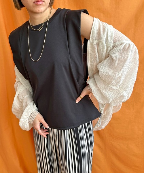 LHELBIE(レルビエ)の「フレンチスリーブカットトップス(Tシャツ/カットソー・レディース・グリーン/ブラック/グレイッシュベージュ・M)」の1枚目の写真