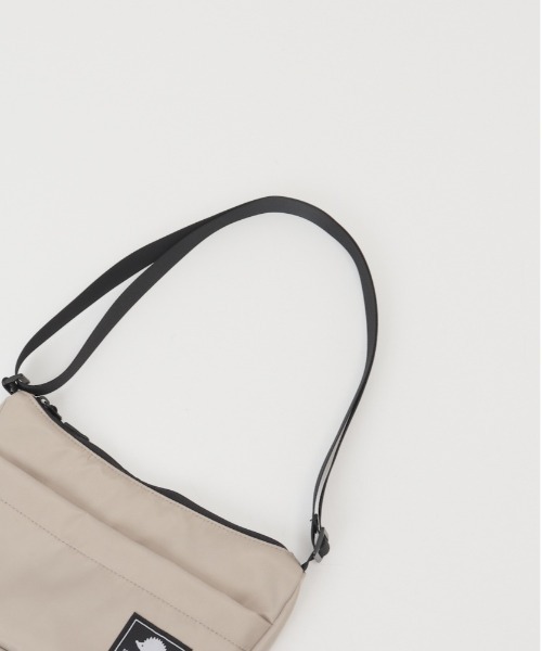 SCANDINAVIAN FOREST（スカンジナビアン・フォレスト）の「SCANDINAVIAN FOREST ミニバナナショルダーバッグ（ショルダーバッグ・レディース・グリーン/チャコール/ブラック/ブルー/ベージュ・FREE）」の6枚目の写真