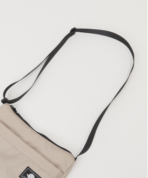 SCANDINAVIAN FOREST（スカンジナビアン・フォレスト）の「SCANDINAVIAN FOREST ミニバナナショルダーバッグ（ショルダーバッグ・レディース・グリーン/チャコール/ブラック/ブルー/ベージュ・FREE）」の7枚目の写真