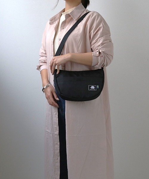 SCANDINAVIAN FOREST（スカンジナビアン・フォレスト）の「SCANDINAVIAN FOREST ミニバナナショルダーバッグ（ショルダーバッグ・レディース・グリーン/チャコール/ブラック/ブルー/ベージュ・FREE）」の12枚目の写真