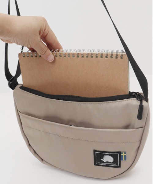 SCANDINAVIAN FOREST（スカンジナビアン・フォレスト）の「SCANDINAVIAN FOREST ミニバナナショルダーバッグ（ショルダーバッグ・レディース・グリーン/チャコール/ブラック/ブルー/ベージュ・FREE）」の18枚目の写真