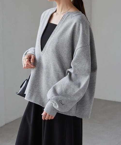 RANAN(ラナン)の「裏起毛深Vネックロゴ刺繍スウェット(スウェット・レディース・アイボリー/グレー/チャコール・M-L/L-XL)」の5枚目の写真