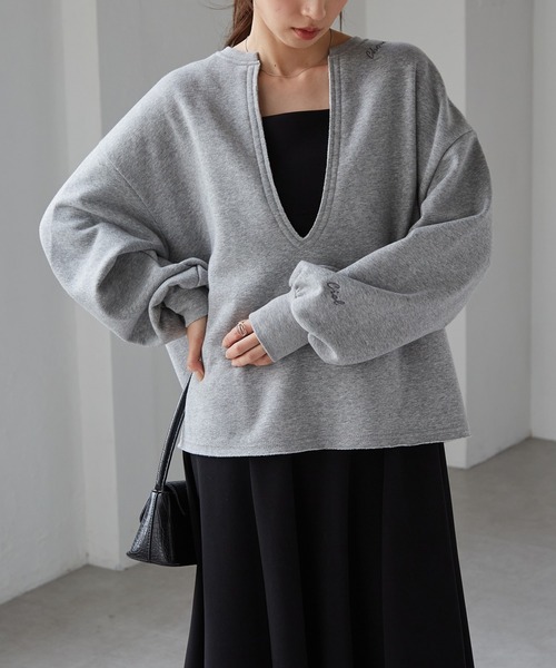RANAN(ラナン)の「裏起毛深Vネックロゴ刺繍スウェット(スウェット・レディース・アイボリー/グレー/チャコール・M-L/L-XL)」の6枚目の写真