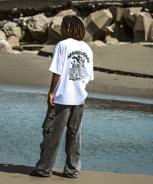 Mark Gonzales（マーク・ゴンザレス）の「【WEB・直営店限定】MARK GONZALES ARTWORK COLLECTION(マーク ゴンザレス)バックプリント バックロゴ 半袖Tシャツ ロゴTシャツ/3type/4colors（Tシャツ/カットソー・メンズ・ホワイト系1/ホワイト系2/ホワイト系3/ブラック系1/ブラック系2/ブラック系3/グリーン系1/グリーン系2/グリーン系3/ブルー系1/ブルー系2/ブルー系3・L/XL/M）」の16枚目の写真