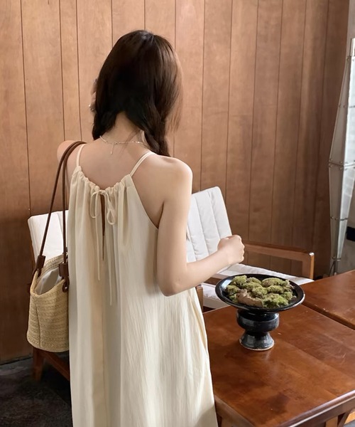 shopnikoniko（ショップニコニコ）の「キャミワンピース ロング フレア バックリボン ホルターネック ワンピース（ワンピース・レディース・ホワイト・フリー）」の2枚目の写真