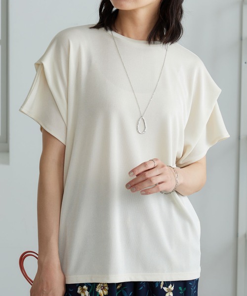 BELLUNA PLUS(ベルーナ)の「ネックレス付シャイニーかのこプルオーバー(Tシャツ/カットソー・レディース・モカ/ワイン/アイボリー・MEDIUM/X-LARGE/LARGE)」の2枚目の写真