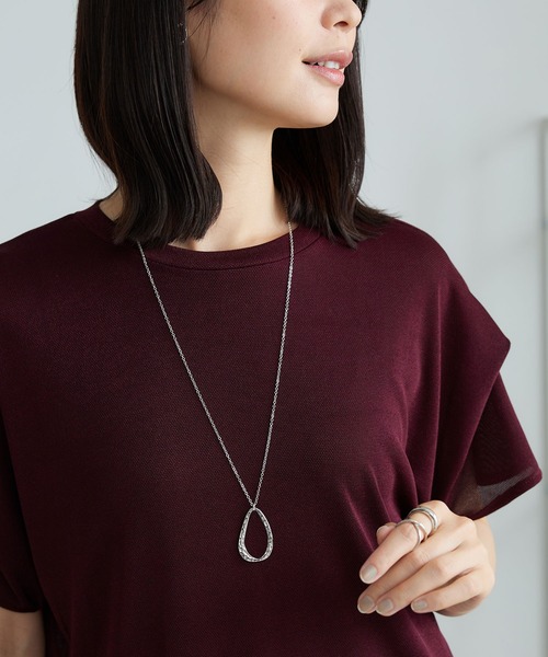 BELLUNA PLUS(ベルーナ)の「ネックレス付シャイニーかのこプルオーバー(Tシャツ/カットソー・レディース・モカ/ワイン/アイボリー・MEDIUM/X-LARGE/LARGE)」の9枚目の写真