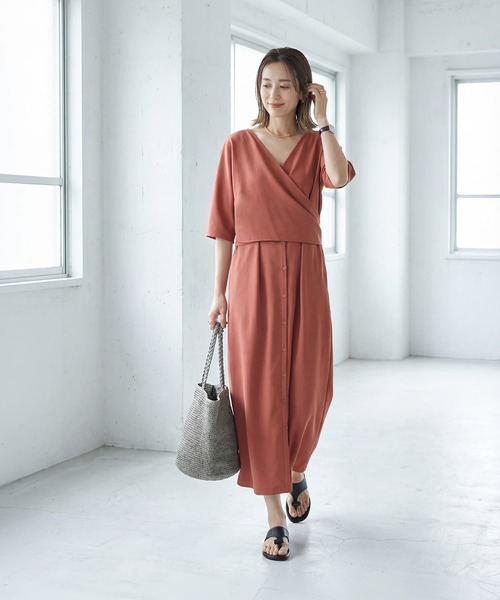 STYLE DELI(スタイルデリ)の「【LUXE】カシュクールみたいに結ぶワンピース(ワンピース・レディース・ブラウン系/オレンジ系・01/02)」の2枚目の写真