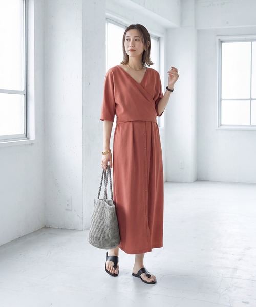 STYLE DELI(スタイルデリ)の「【LUXE】カシュクールみたいに結ぶワンピース(ワンピース・レディース・ブラウン系/オレンジ系・01/02)」の11枚目の写真