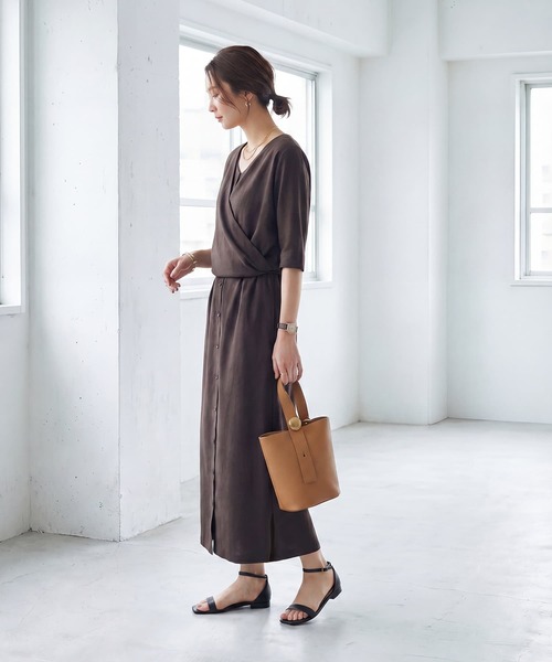 STYLE DELI(スタイルデリ)の「【LUXE】カシュクールみたいに結ぶワンピース(ワンピース・レディース・ブラウン系/オレンジ系・01/02)」の15枚目の写真
