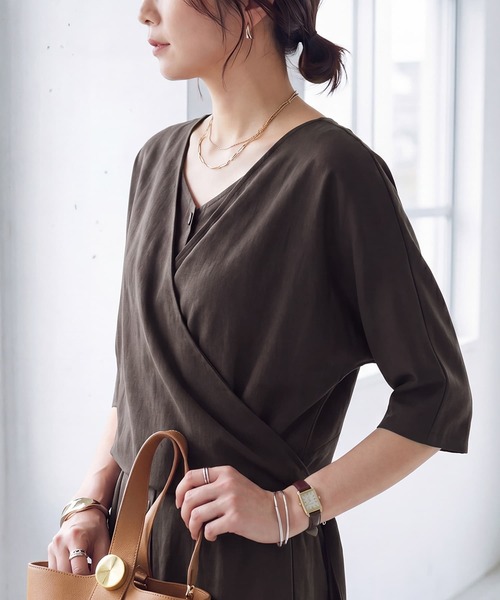 STYLE DELI(スタイルデリ)の「【LUXE】カシュクールみたいに結ぶワンピース(ワンピース・レディース・ブラウン系/オレンジ系・01/02)」の16枚目の写真