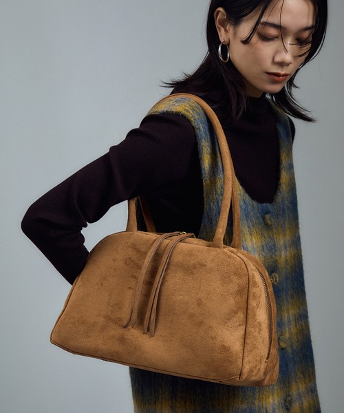 SALON adam et rope'(サロン アダム エ ロペ)の「【EC限定】スウェードライクソフトミドルボストン(ボストンバッグ・レディース・カーキ/キャメル・FREE)」の2枚目の写真