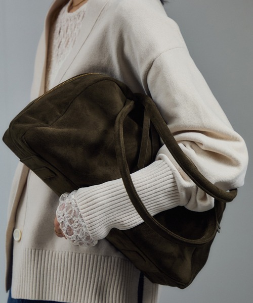 SALON adam et rope'(サロン アダム エ ロペ)の「【EC限定】スウェードライクソフトミドルボストン(ボストンバッグ・レディース・カーキ/キャメル・FREE)」の8枚目の写真