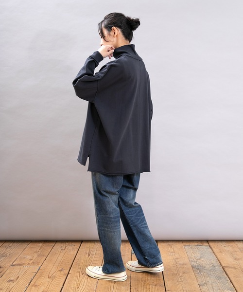 URCH RNA(アーチ アールエヌエー)の「M2494 丸いポケットのBIGタートルプルオーバー(Tシャツ/カットソー・レディース・モカ/チャコール/ナチュラル・FREE)」の12枚目の写真