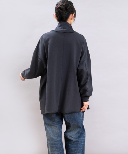 URCH RNA(アーチ アールエヌエー)の「M2494 丸いポケットのBIGタートルプルオーバー(Tシャツ/カットソー・レディース・モカ/チャコール/ナチュラル・FREE)」の5枚目の写真