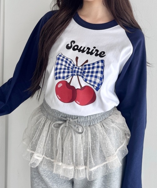SOLLON.（ソルロン）の「チェリーリボンラグランTシャツ（Tシャツ/カットソー・レディース・ネイビー/ブラック/グリーン・FREE）」の3枚目の写真