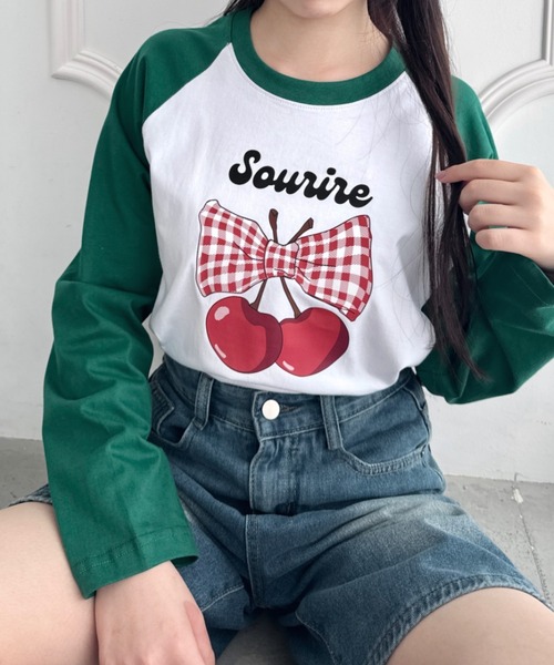 SOLLON.（ソルロン）の「チェリーリボンラグランTシャツ（Tシャツ/カットソー・レディース・ネイビー/ブラック/グリーン・FREE）」の2枚目の写真