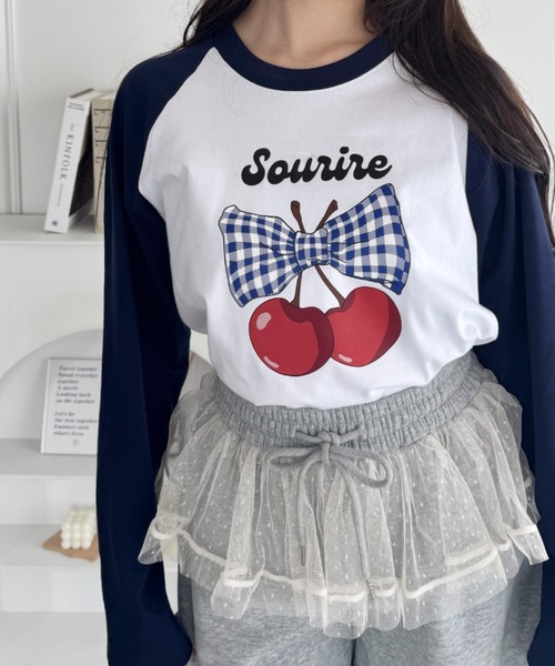 SOLLON.（ソルロン）の「チェリーリボンラグランTシャツ（Tシャツ/カットソー・レディース・ネイビー/ブラック/グリーン・FREE）」の4枚目の写真