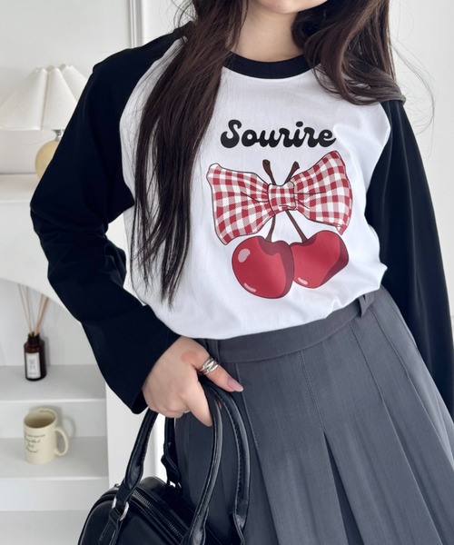 SOLLON.（ソルロン）の「チェリーリボンラグランTシャツ（Tシャツ/カットソー・レディース・ネイビー/ブラック/グリーン・FREE）」の19枚目の写真