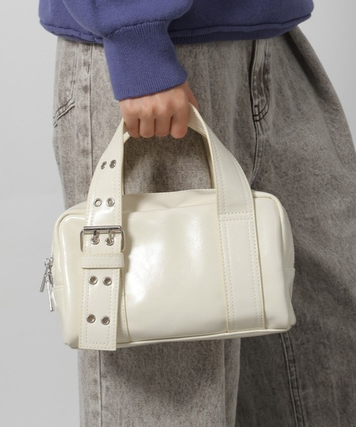 LAKOLE（ラコレ）の「アイレットベルトミニボストンバッグ / 577441（ショルダーバッグ・レディース・ブラウン/ブラック/オフホワイト・FREE）」の2枚目の写真