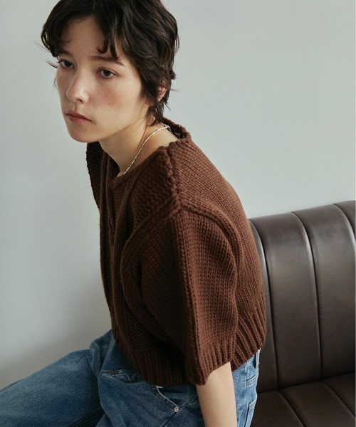 LOSCa(ロスカ)の「ハーフスリーブケーブルニット(ニット/セーター・レディース・アイボリー/ブラウン/チャコールグレー・FREE)」の13枚目の写真