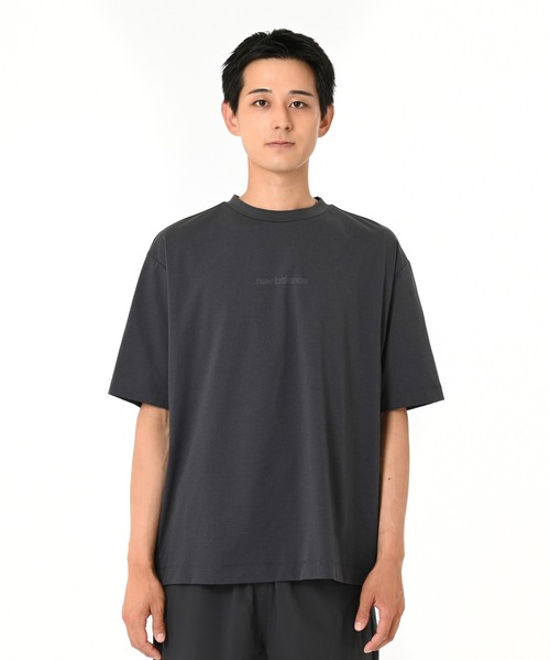 NEW BALANCE(ニューバランス)の「ファンクショナルリラックスフィットショートスリーブTシャツ(Tシャツ/カットソー・メンズ・チャコールグレー・X-LARGE/LARGE/MEDIUM/SMALL/XX-LARGE)」の1枚目の写真