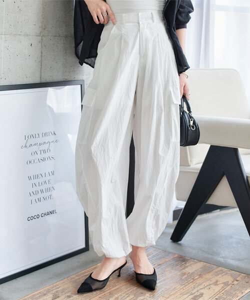 KOBE LETTUCE（コウベレタス）の「2wayドロスト付きダブルタックカーゴカーブパンツ（カーゴパンツ・レディース・ホワイト/ネイビー/グレー・M）」の2枚目の写真