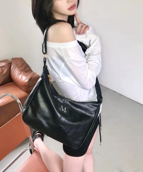 MUCENT（ムセント）の「【MUCENT】ブランド直輸入正規品/メリン ゴールドライン レザー ショルダーバッグ MERIN GOLD LINE LEATHER SHOULDER BAG（ショルダーバッグ・レディース・ブラック/ブラウン・FREE）」の8枚目の写真
