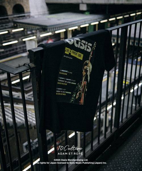 ADAM ET ROPE'（アダムエロペ）の「【oasis　10Culture / ADAM ET ROPE'】Tour Poster Design TSH（Tシャツ/カットソー・メンズ・ブラック/ホワイト系その他2/ブラック系その他3/ブラック系その他/グレー/チャコールグレー/スミクロ/ホワイト系その他/ホワイト/ライトグレー/グレー系その他/ブラック系その他2・L/M/XL）」の2枚目の写真