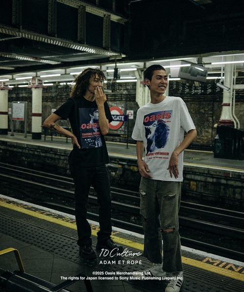 ADAM ET ROPE'（アダムエロペ）の「【oasis　10Culture / ADAM ET ROPE'】Tour Poster Design TSH（Tシャツ/カットソー・メンズ・ブラック/ホワイト系その他2/ブラック系その他3/ブラック系その他/グレー/チャコールグレー/スミクロ/ホワイト系その他/ホワイト/ライトグレー/グレー系その他/ブラック系その他2・L/M/XL）」の20枚目の写真