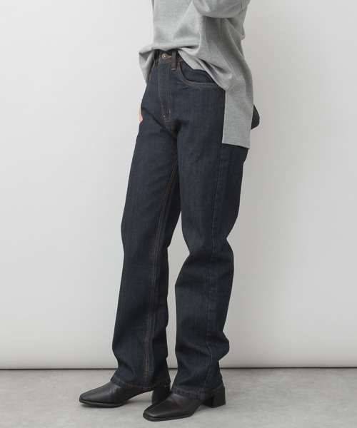 RCD(アールシーディー)の「スリムストレートデニムパンツ(デニムパンツ・レディース・ワンウォッシュ/ブルー/ネイビー・LL/L/M)」の11枚目の写真