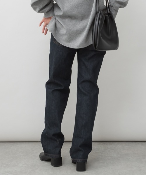 RCD(アールシーディー)の「スリムストレートデニムパンツ(デニムパンツ・レディース・ワンウォッシュ/ブルー/ネイビー・LL/L/M)」の12枚目の写真