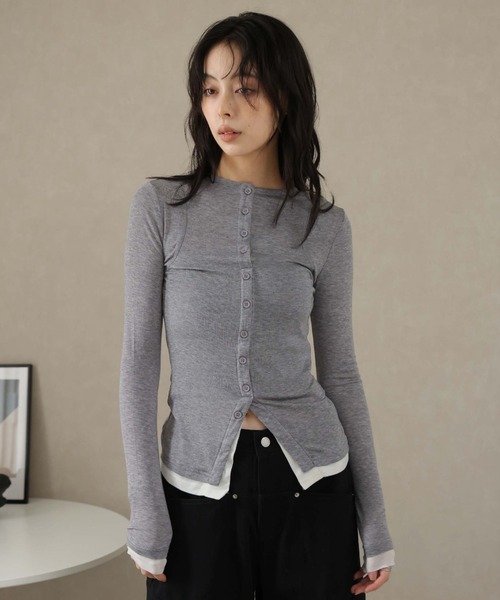 Ulysses（ユリシス）の「レイヤード風デザインボタンカットソー（Tシャツ/カットソー・レディース・ブラウン/ライトグレー・S/M）」の2枚目の写真