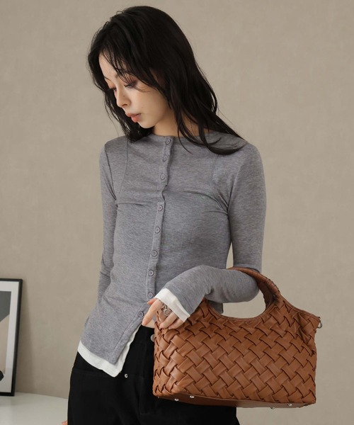 Ulysses（ユリシス）の「レイヤード風デザインボタンカットソー（Tシャツ/カットソー・レディース・ブラウン/ライトグレー・S/M）」の9枚目の写真