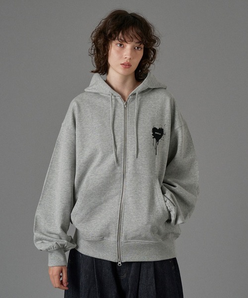 ルネ♡ロゴ入りフーディ ONCILY（オンシェリー）の「25AW HEART LOGO FULL-ZIP HOODIE