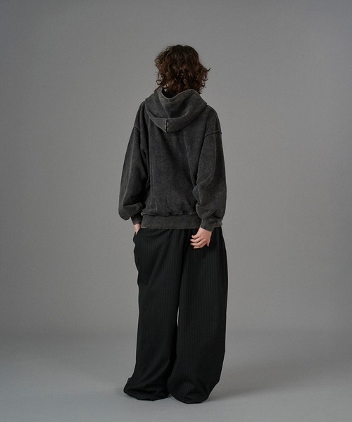 ONCILY（オンシェリー）の「25AW HEART LOGO FULL-ZIP HOODIE / ハート