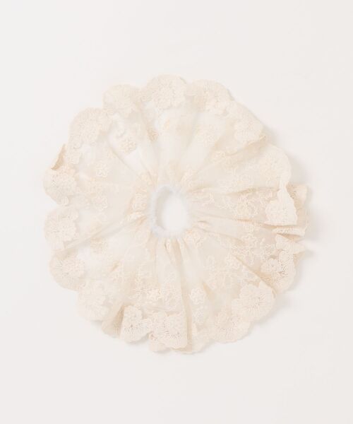 チャイハネ（チャイハネ）の「【チャイハネ】フラワーステッチシュシュ（シュシュ・レディース・オフホワイト・FREE）」の2枚目の写真